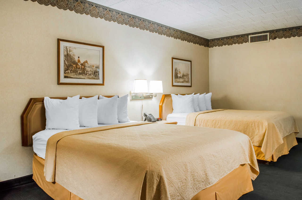 Quality Inn & Suites Burnham, PA 11/36