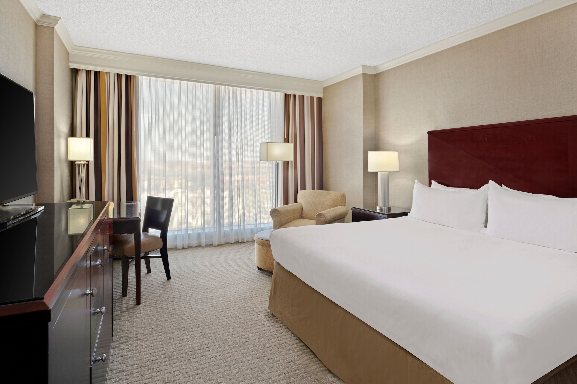 EXECUTIVE, KING BED