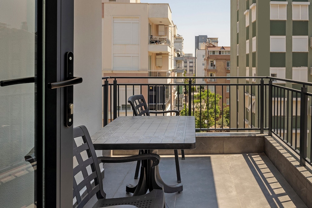 The Room Hotel & Apartments 35/63