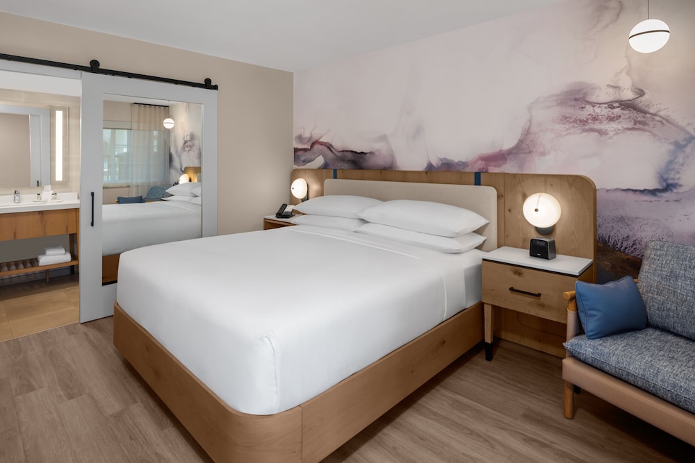 Room, King Bed, Exterior Entrance, Ground Floor, Accessible