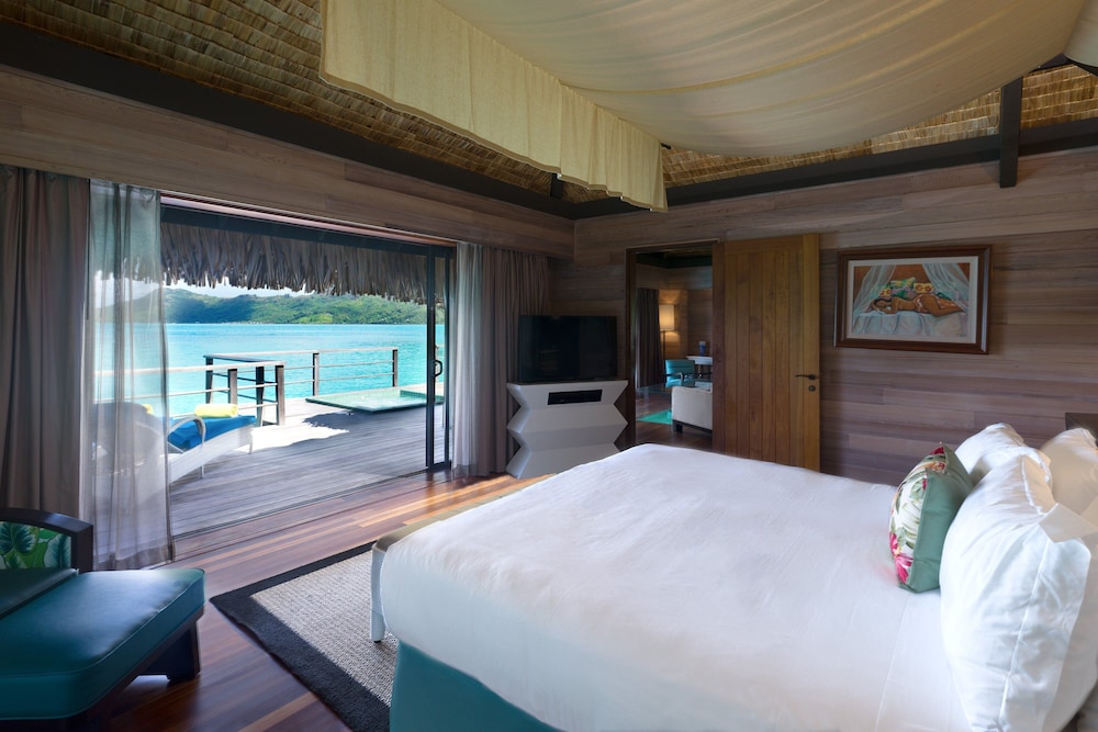 Overwater, Premier, Villa, King Bed, Sofa