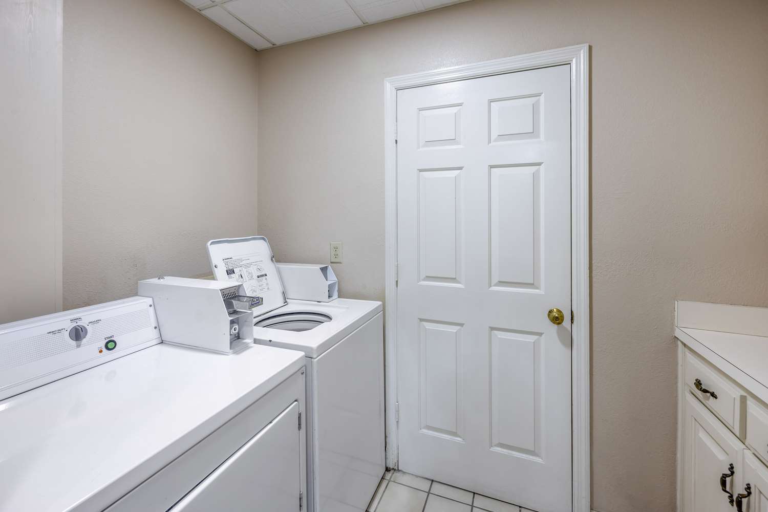 Best Western Spring Hill Inn & Suites 32/32