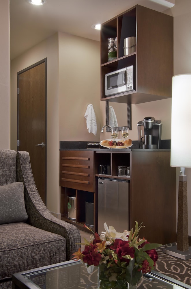 Best Western Premier Ivy Inn And Suites 25/44