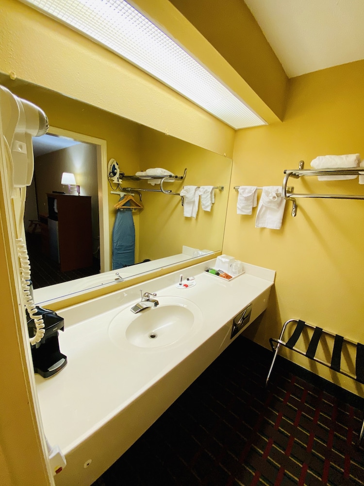 Days Inn by Wyndham Harriman 35/39