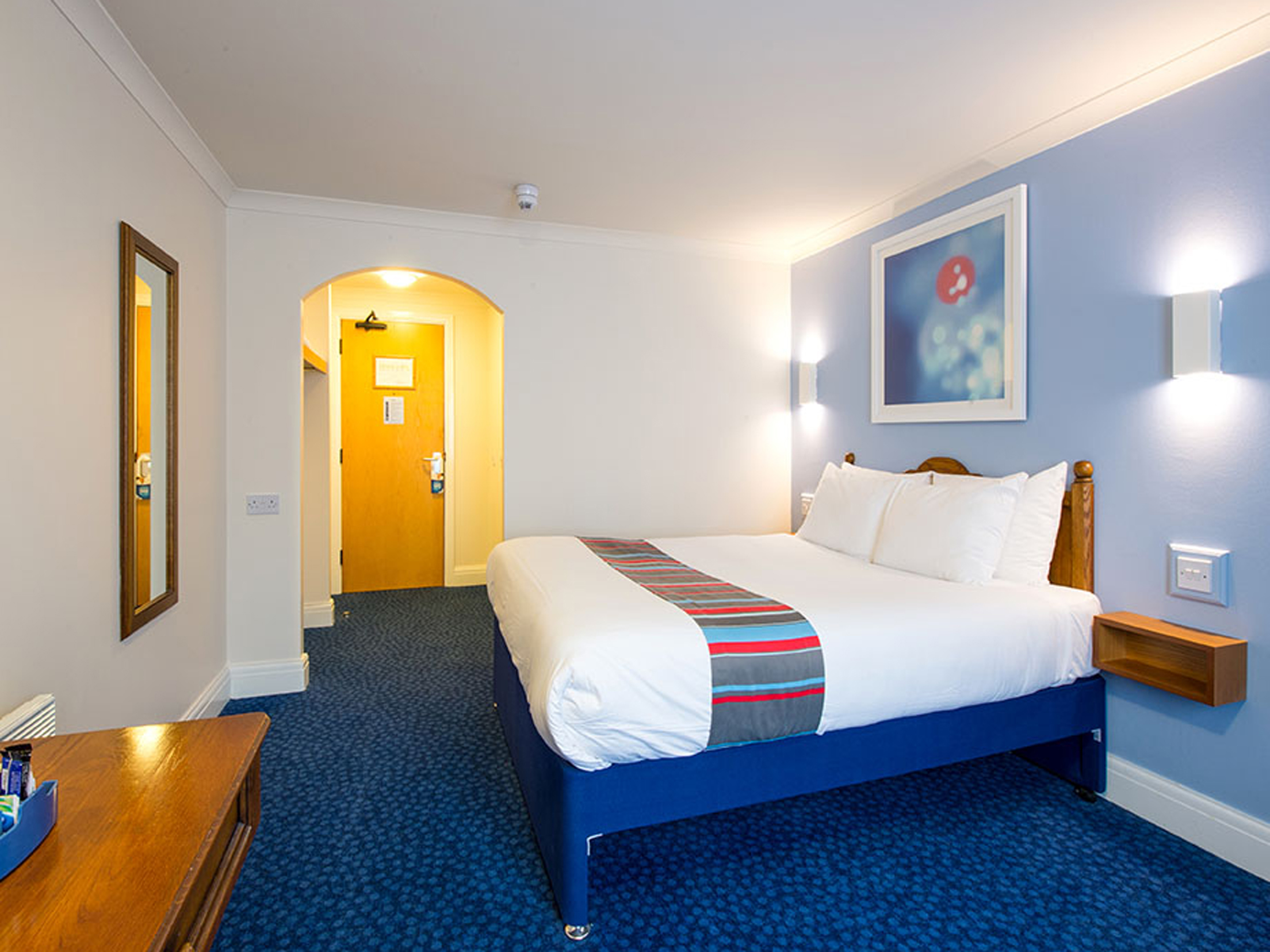 Travelodge Cardiff Airport 2/11