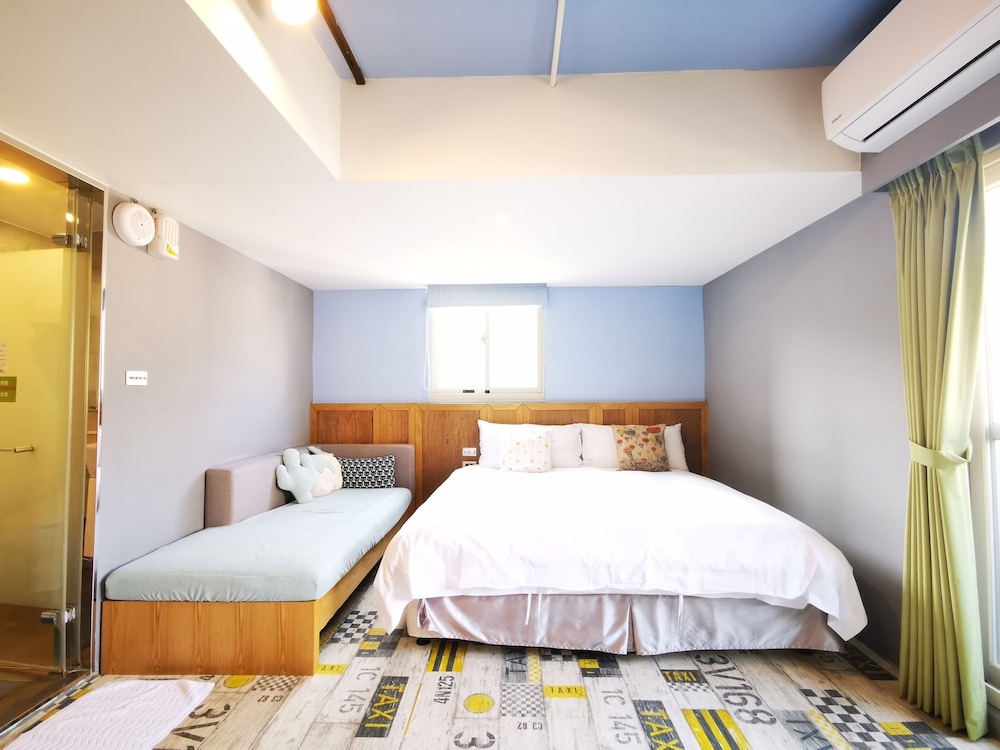 DELUXE, DOUBLE BED