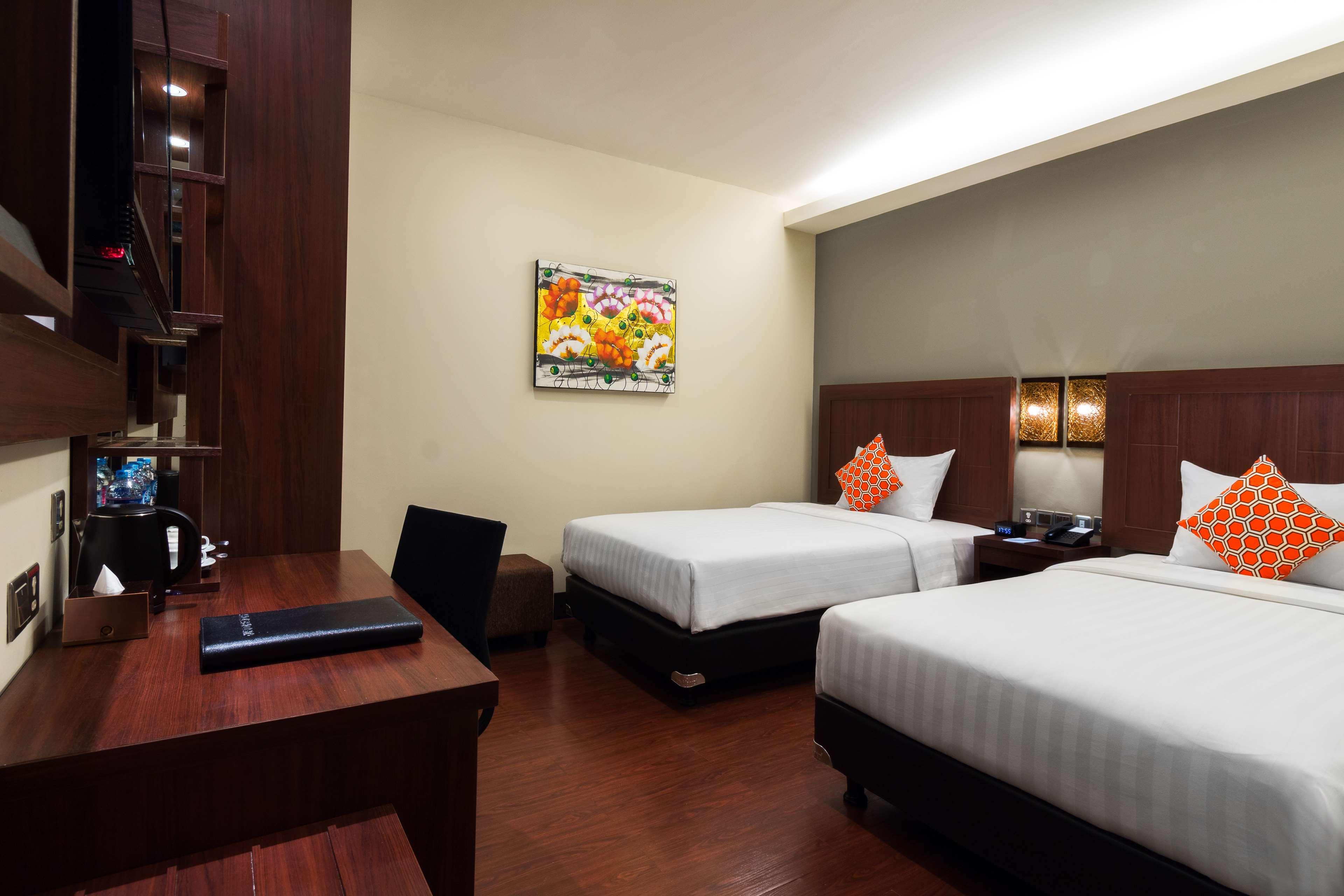Inner, Twin Beds