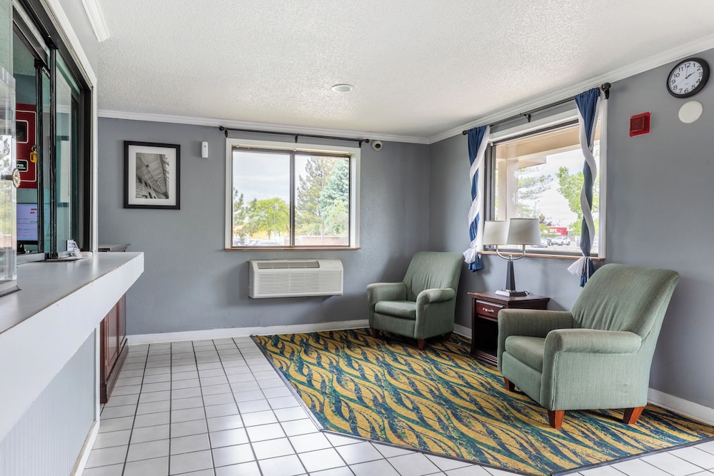 Super Inn by OYO Lansing MI 23/28