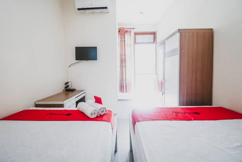 Reddoorz Plus Near Semanggi 11/30
