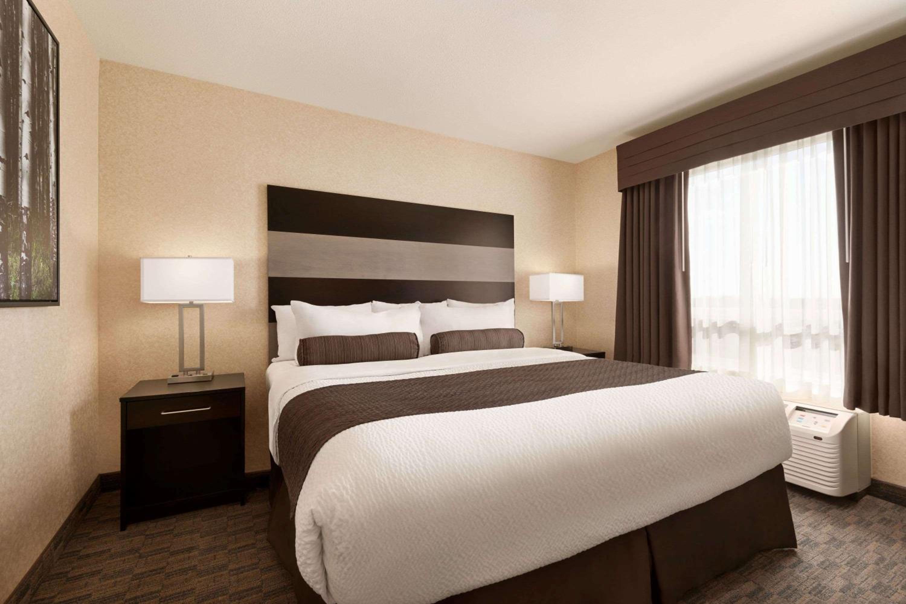 Executive, Suite