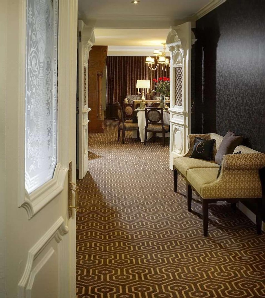 Hotel Julien Dubuque 52/74