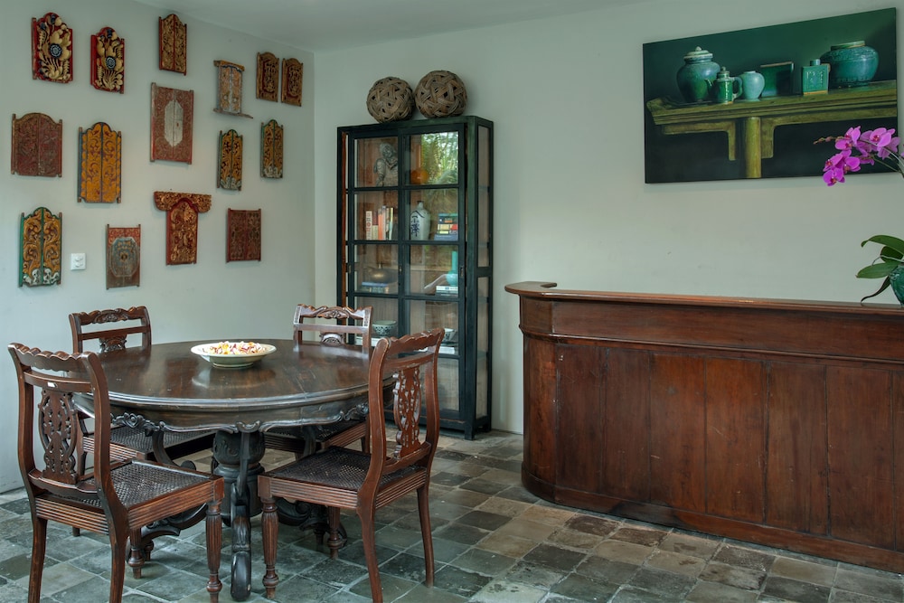 Room & Vespa 3 2/28