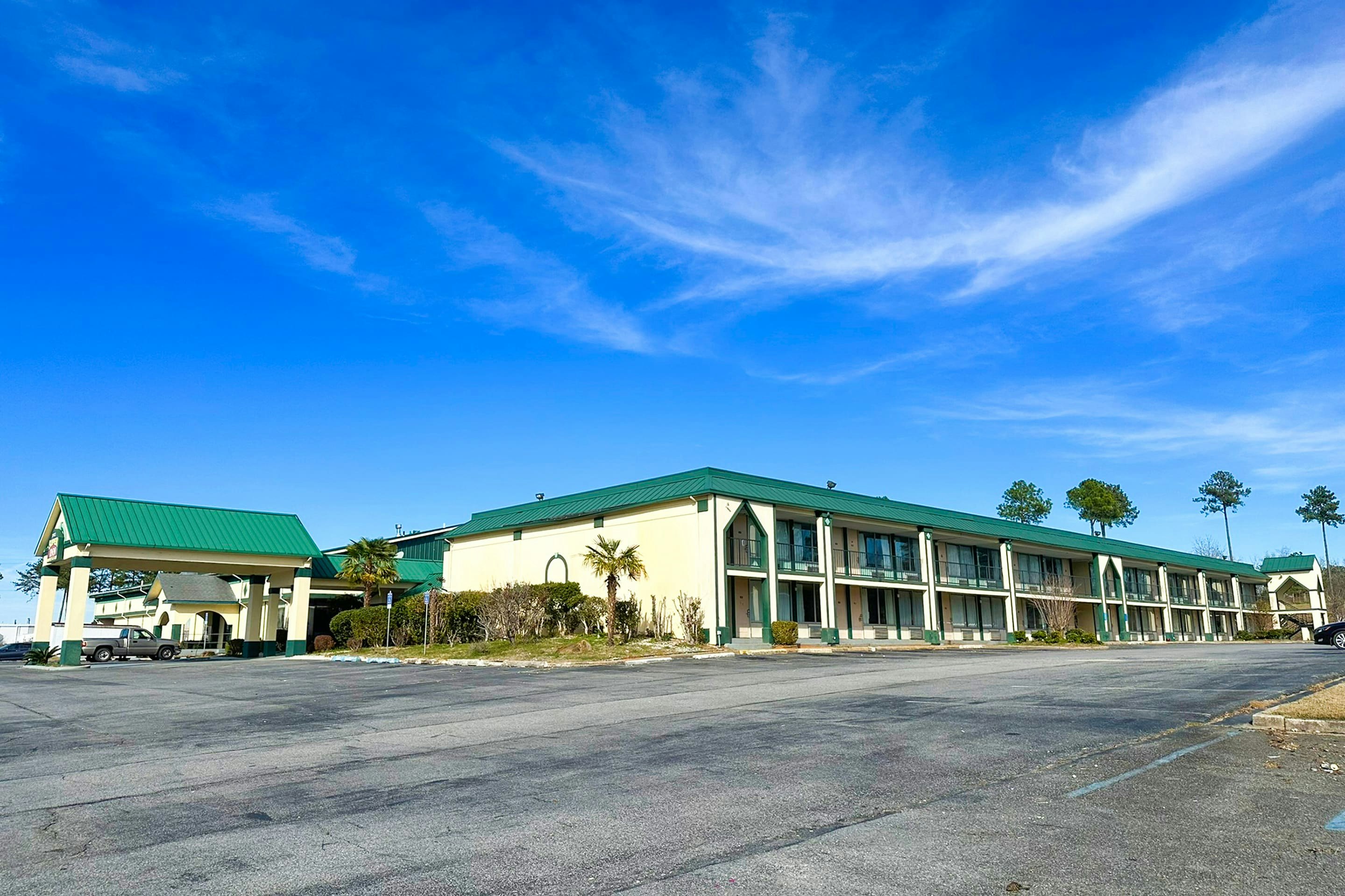 Super Inn & Suites by OYO Milledgeville 15/83