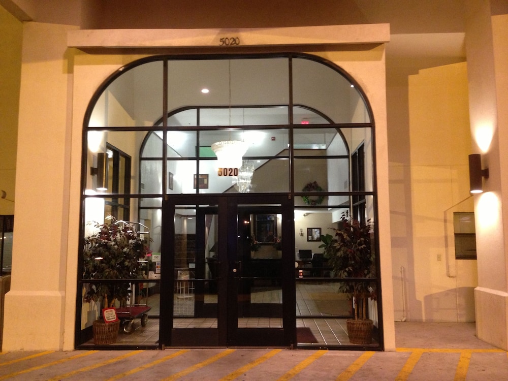 Brentwood Inn Suites 2/41