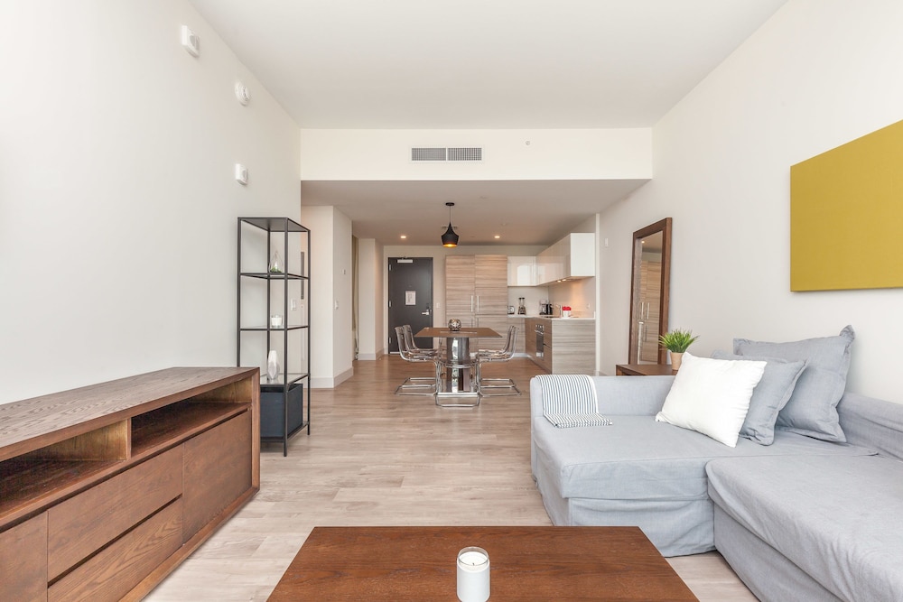 CH Luxury Condos & Studios On The Beach 41/50