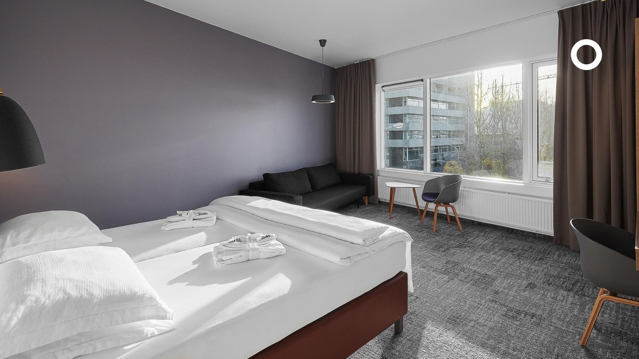 DELUXE, DOUBLE OR TWIN BED
