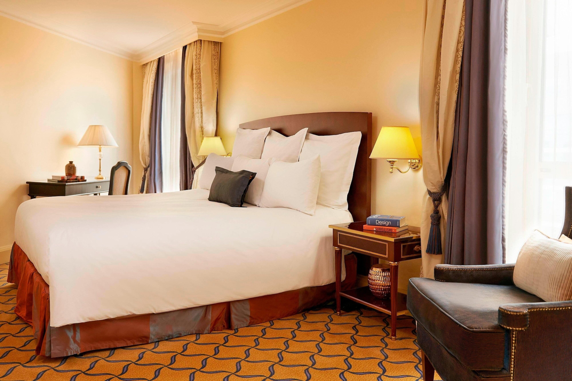 Room at RENAISSANCE PARIS LA DEFENSE HOTEL, PARIS