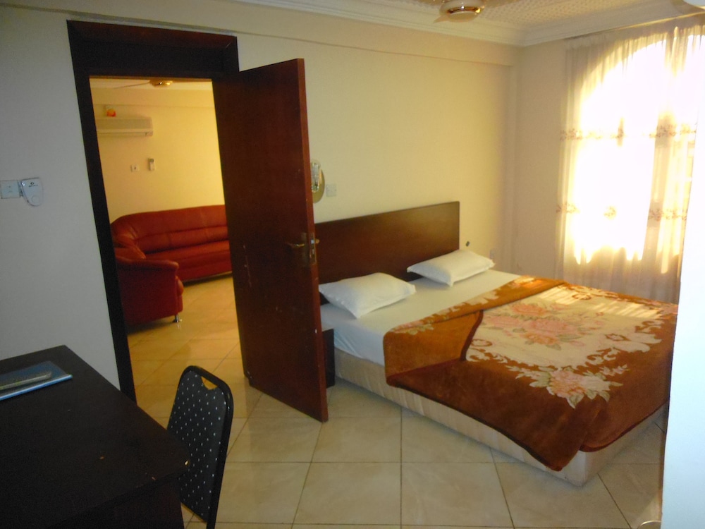 Wadoma Royale Hotel 7/18