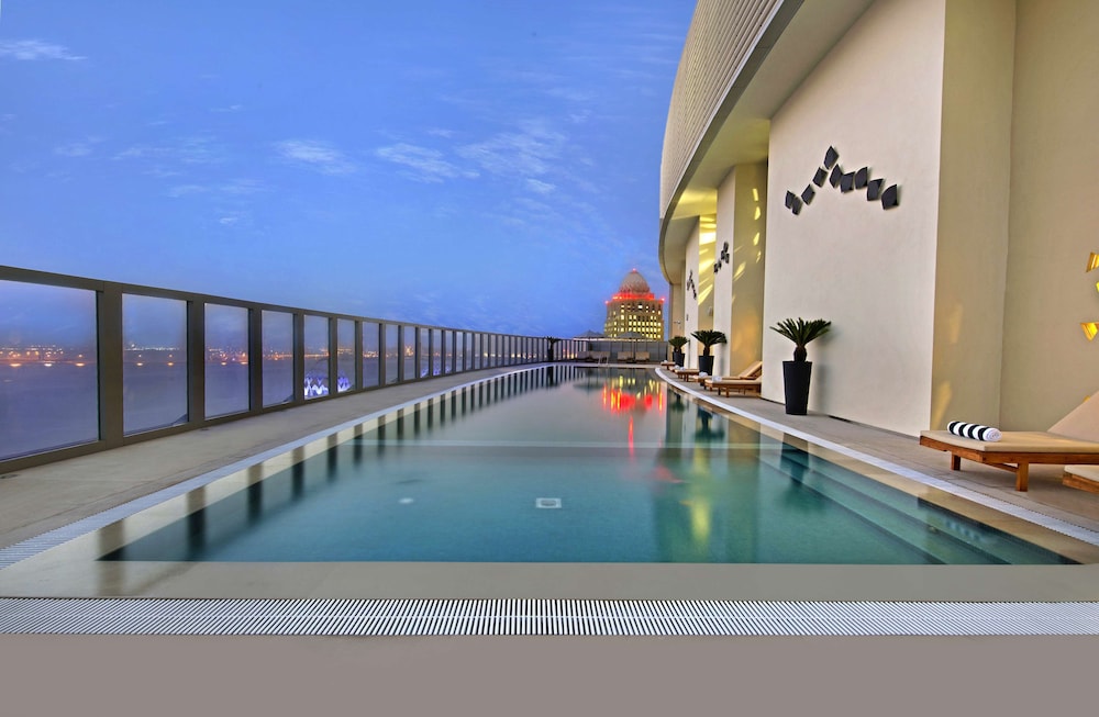 THE CURVE HOTEL 32/74