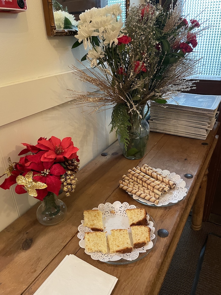 San Anselmo Inn B&B 54/57