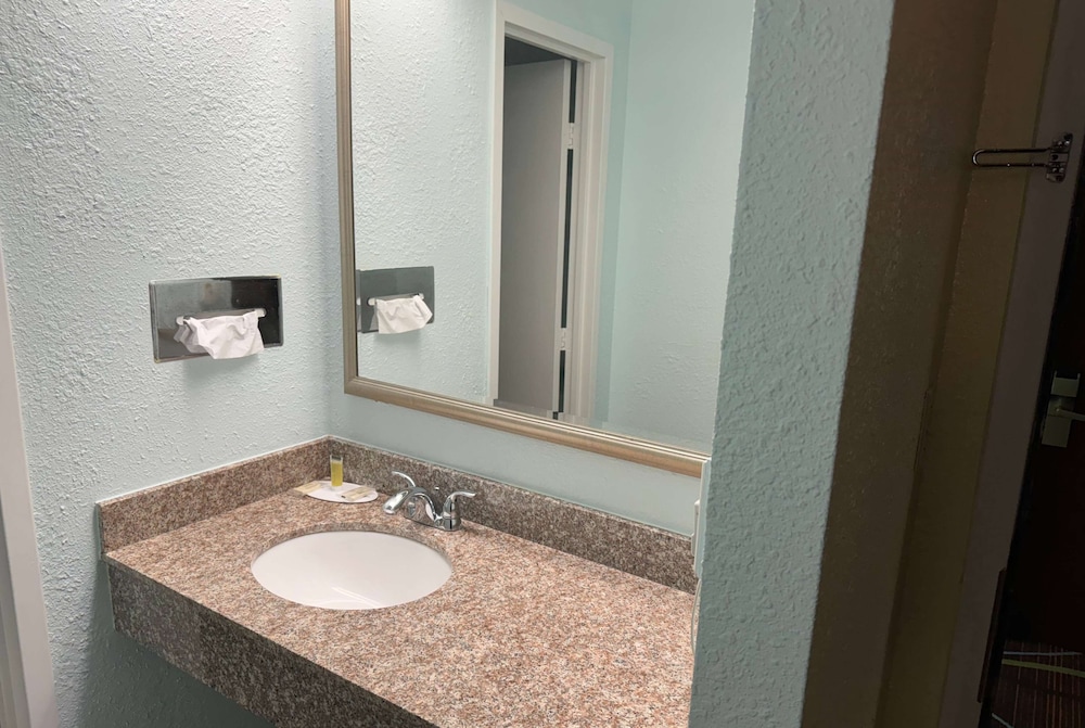 Travelodge By Wyndham Airport Platte City 34/34