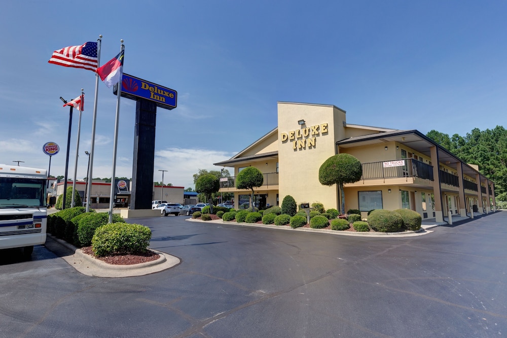 Deluxe Inn Fayetteville 55/61