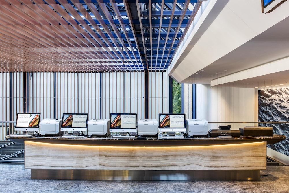 Hyatt Regency Chicago 37/66