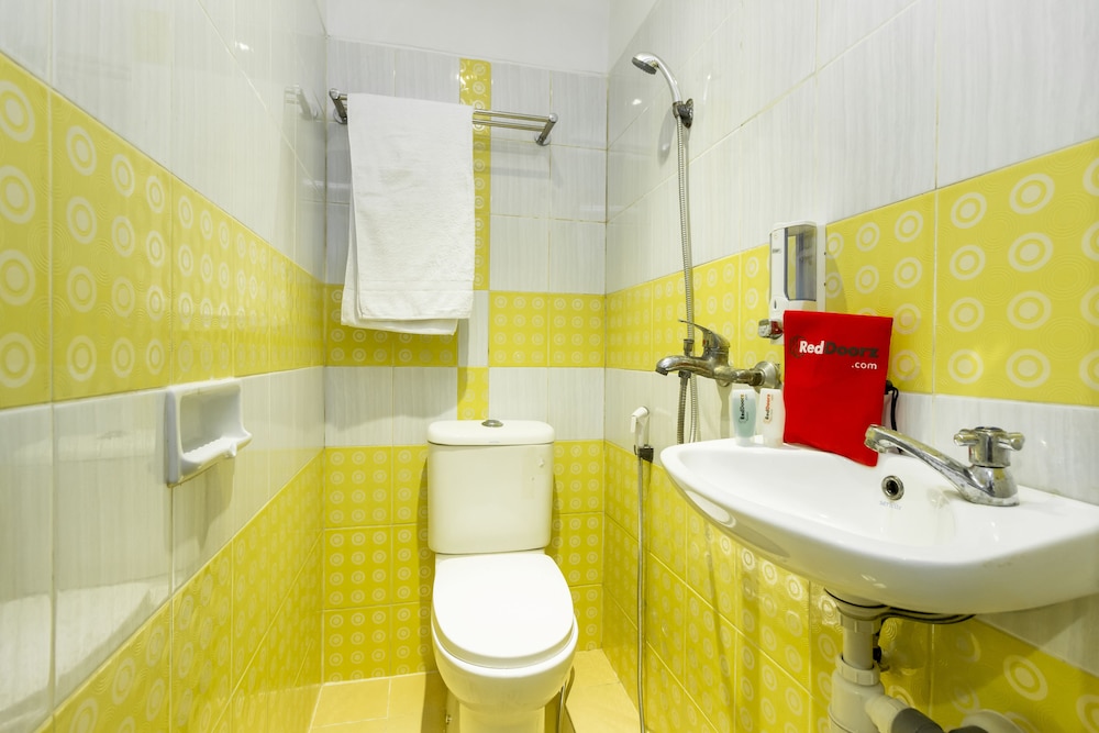 Reddoorz Near Gajah Mada Plaza 2 10/27