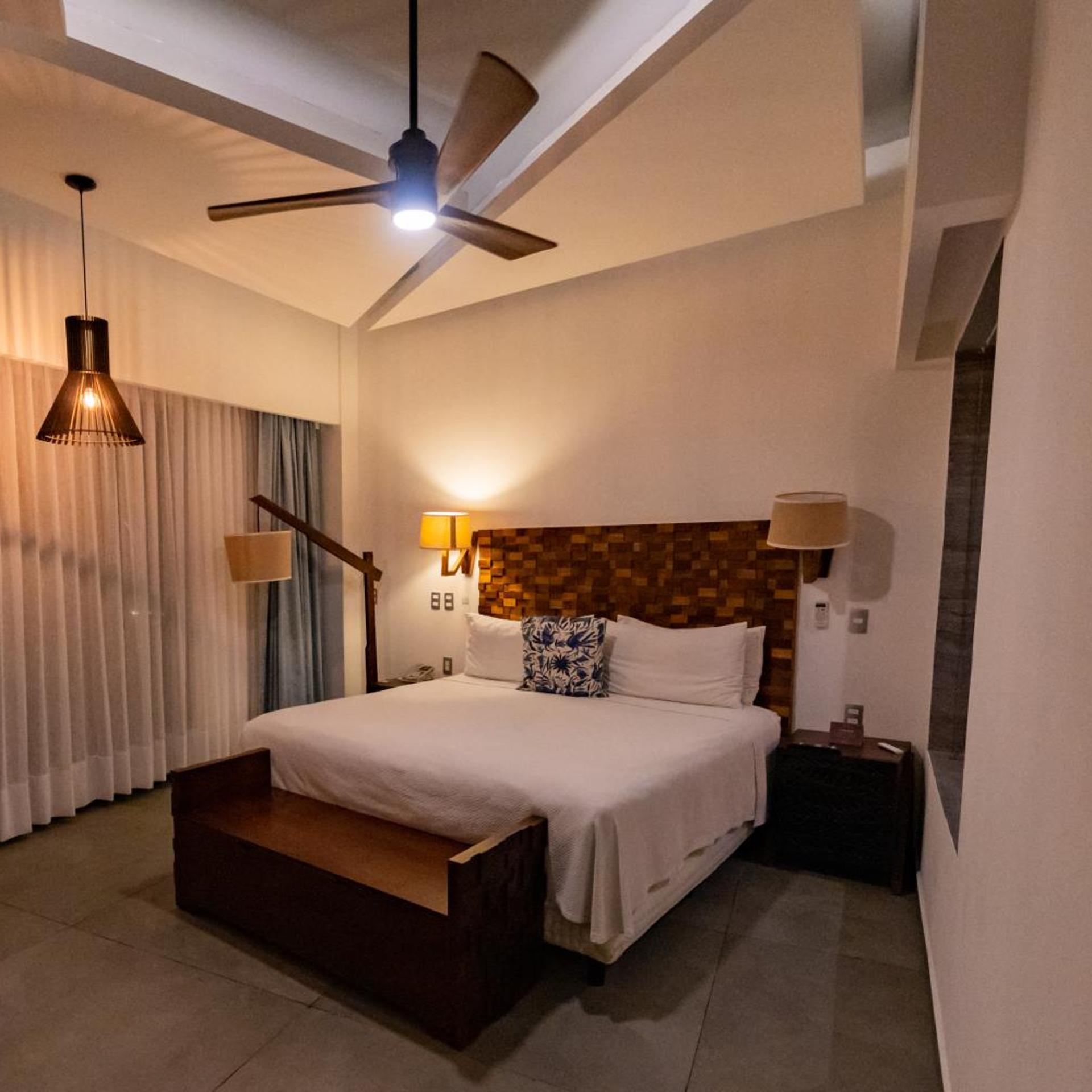 Suite, King Bed