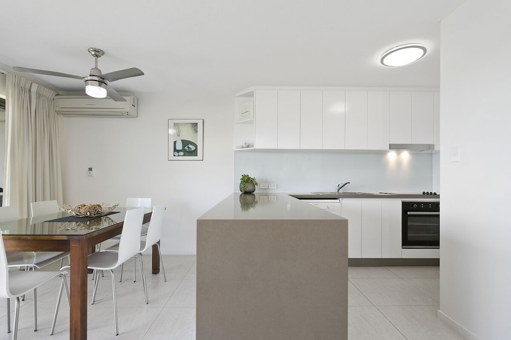 NOOSA SHORES RESORT 31/70
