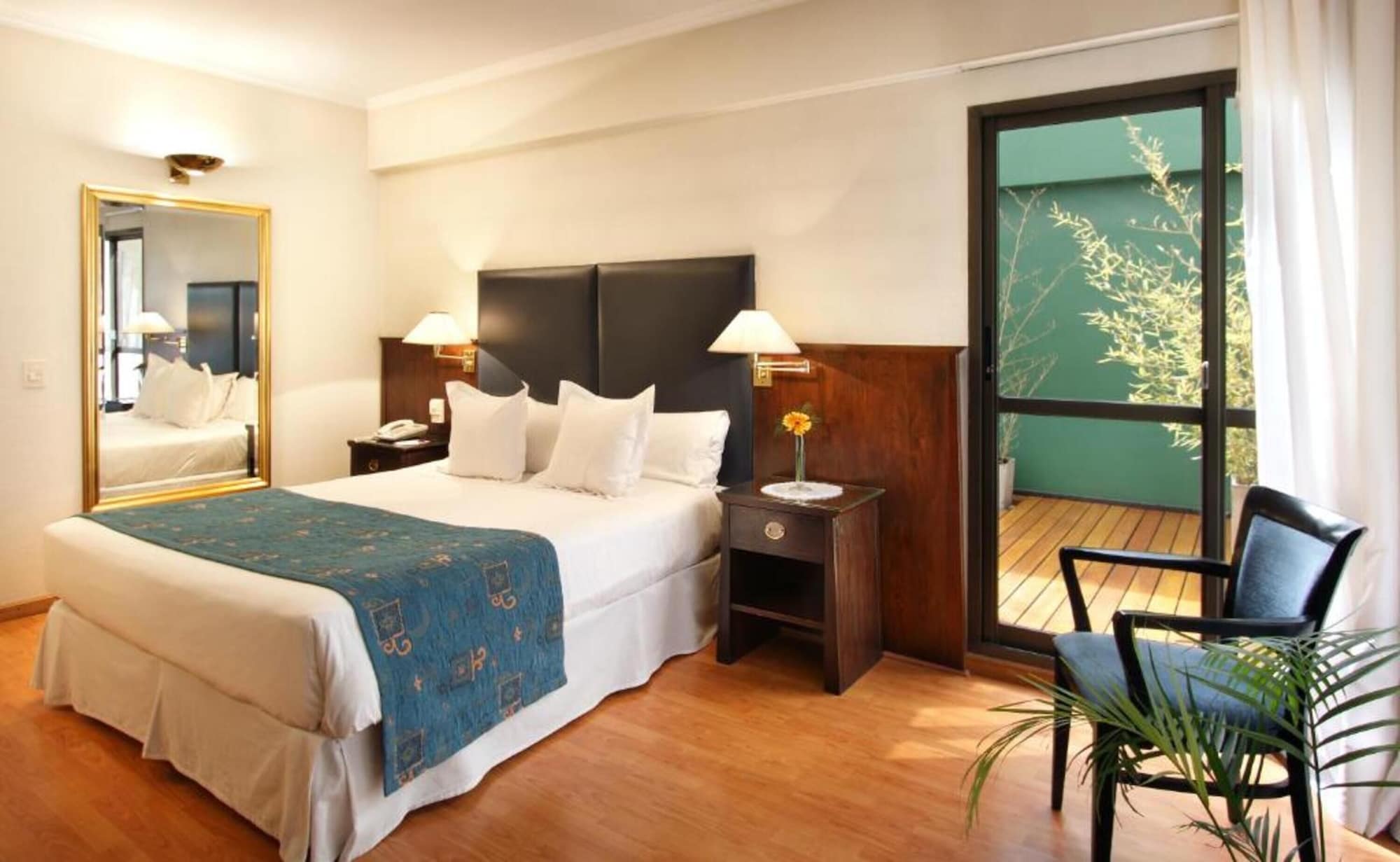 EXECUTIVE, SUITE