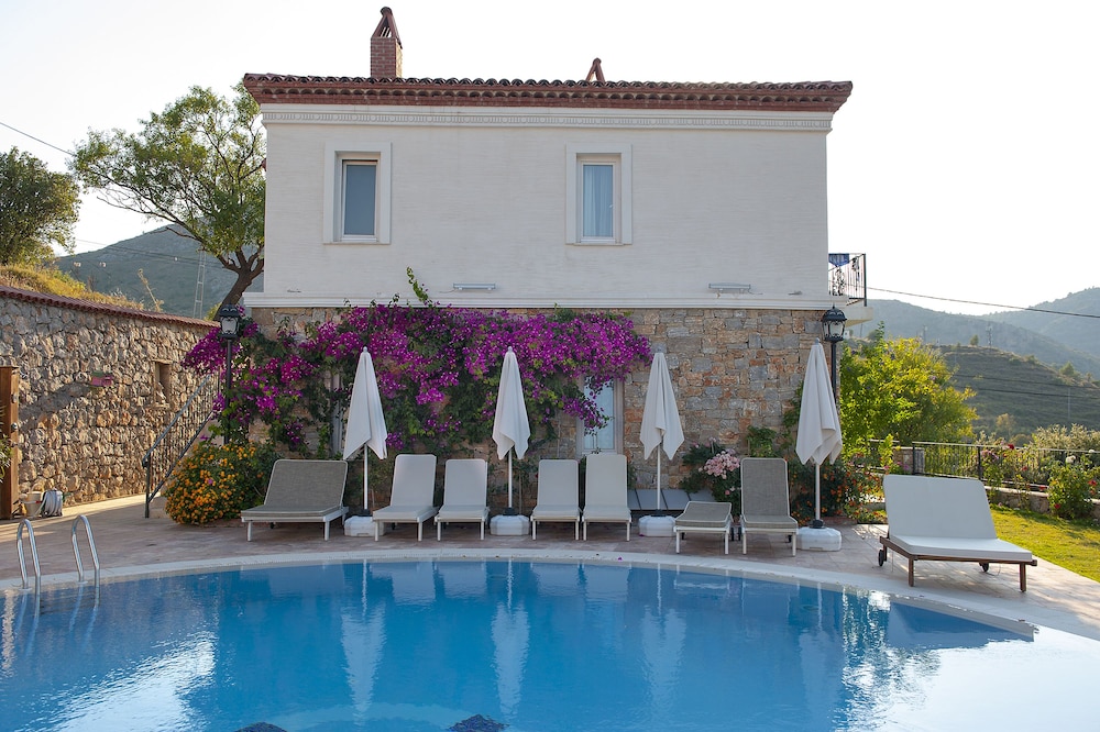 Swan Lake Boutique Hotel - Adults Only 61/67