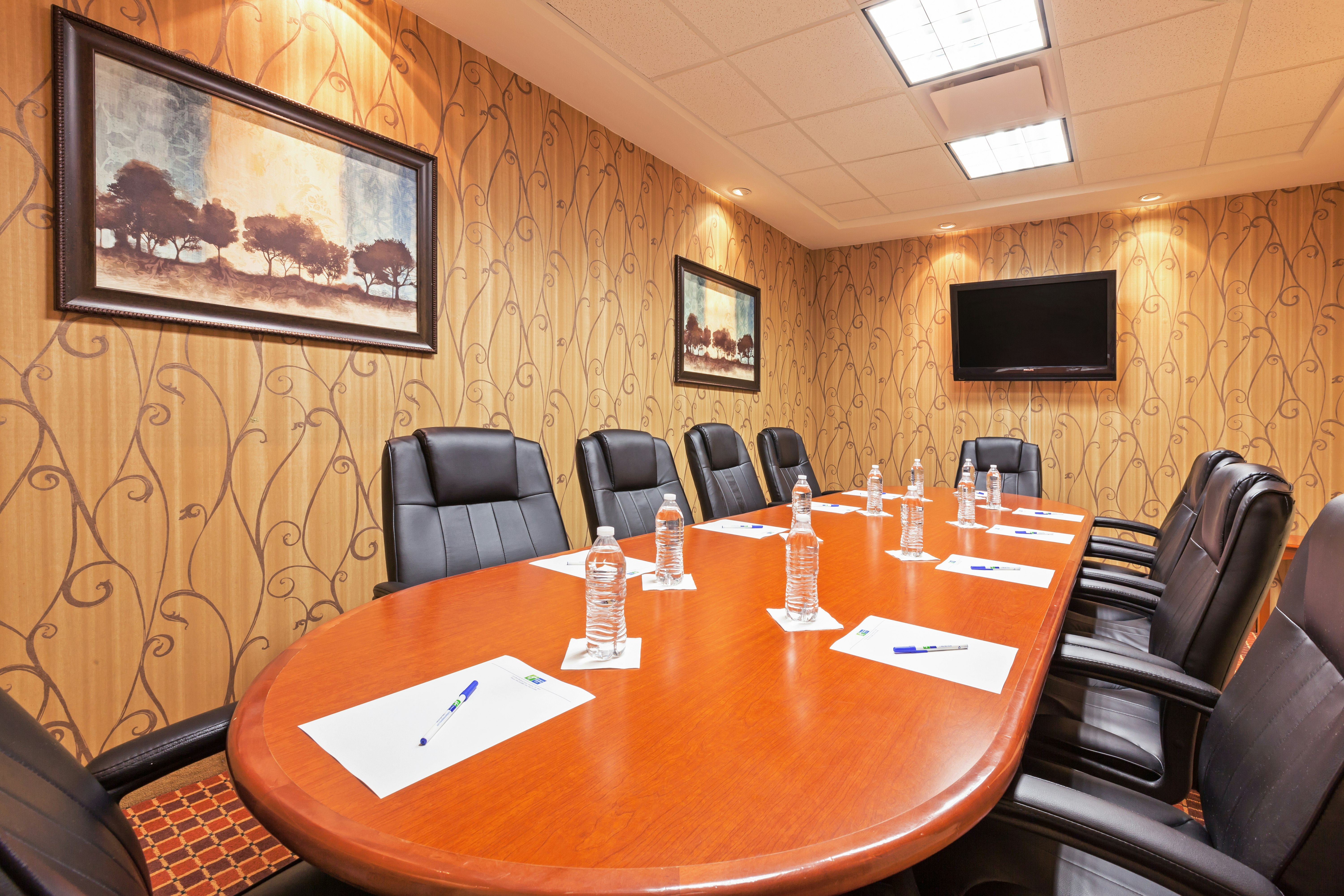 Holiday Inn Express Hotel And Suites Laredo Event Center Area 53/63