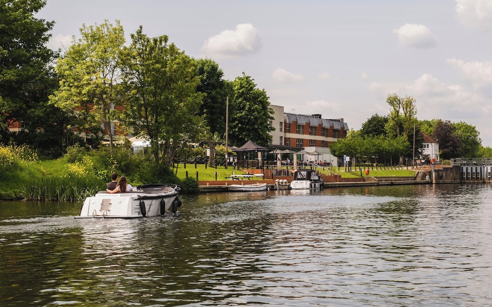 the runnymede-on-thames 52/59