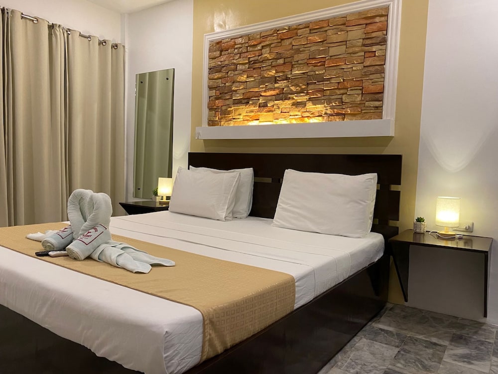 DELUXE, DOUBLE BED