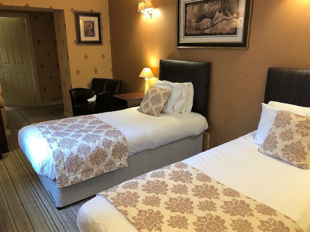 THE GEORGE HOTEL 25/47
