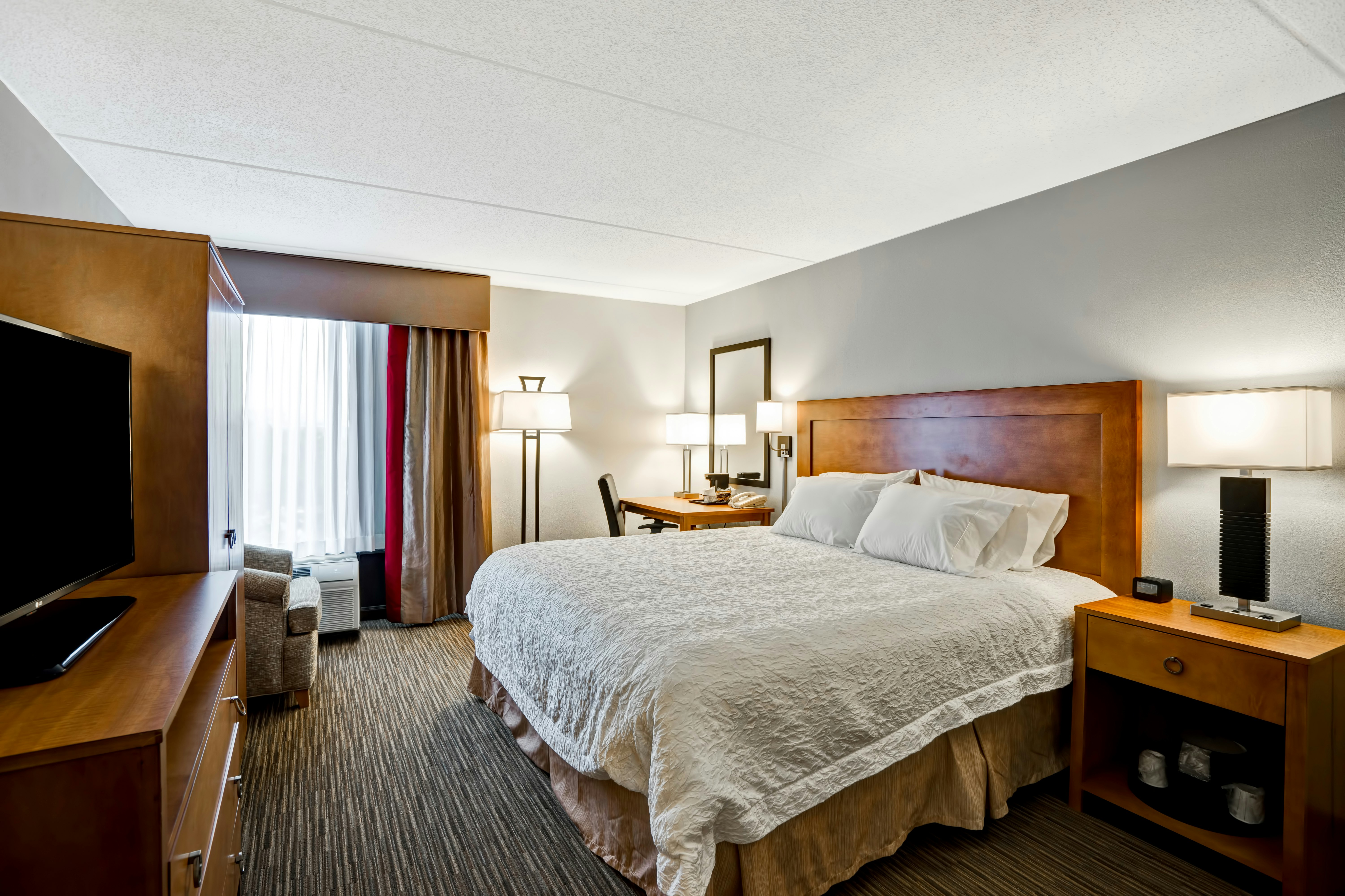 ROOM, KING BED, ACCESSIBLE