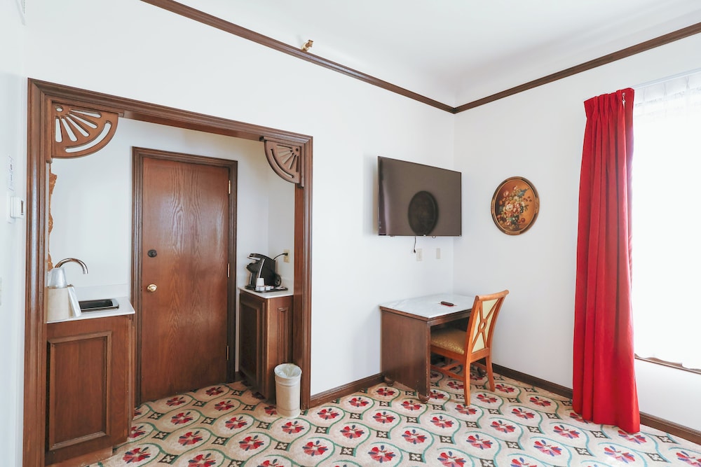 Mizpah Hotel 6/38