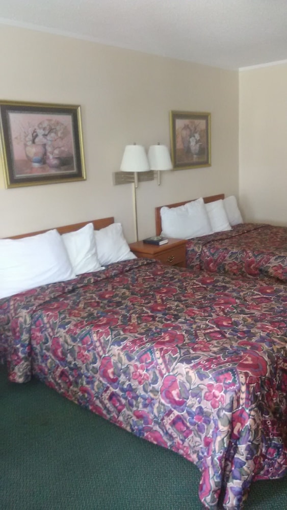 Rodeway Inn Cecil GA 16/36