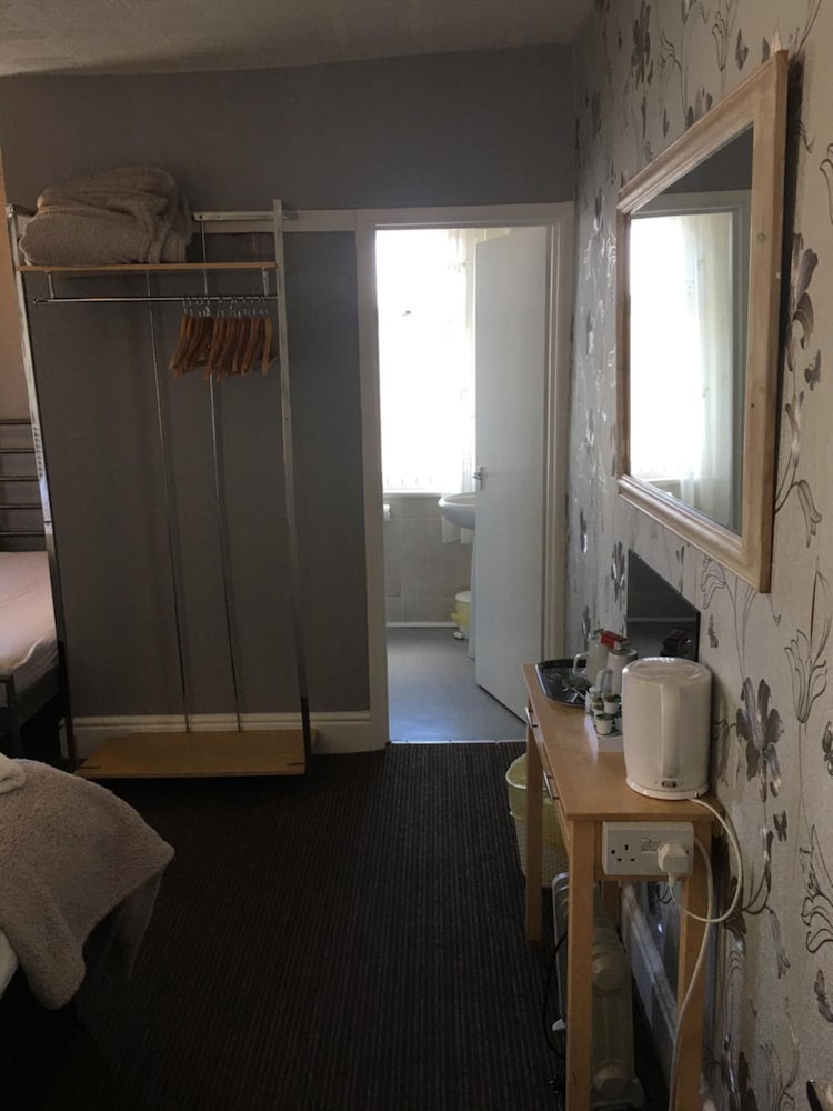 Glenheath Hotel 33/49