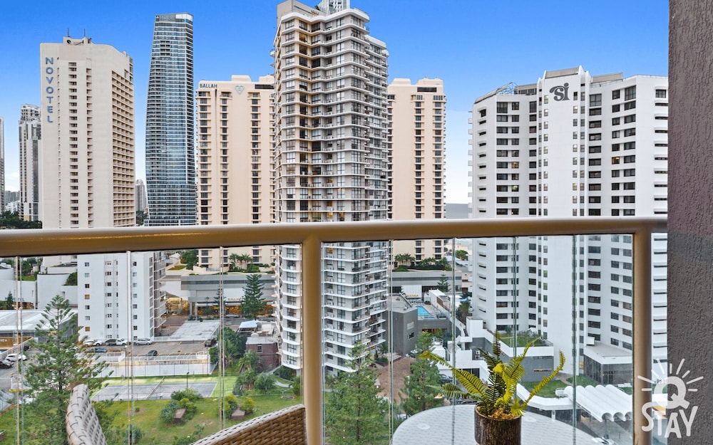 Mantra Legends Surfers Paradise 9/76