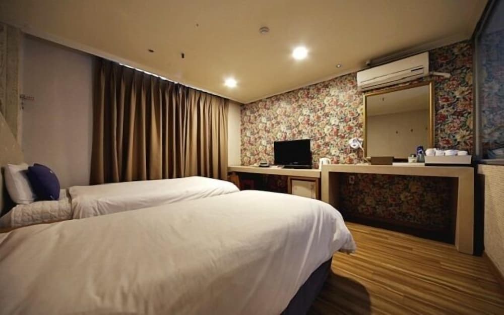 Central Hotel 14/46