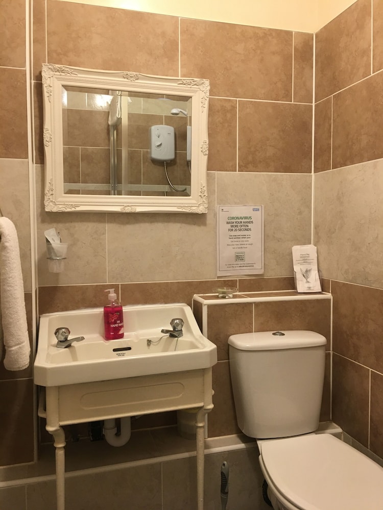 Glenheath Hotel 42/49