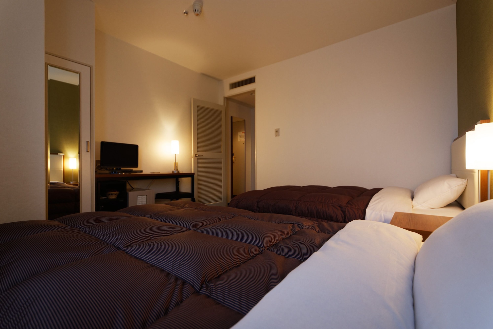 Twin - Smoking