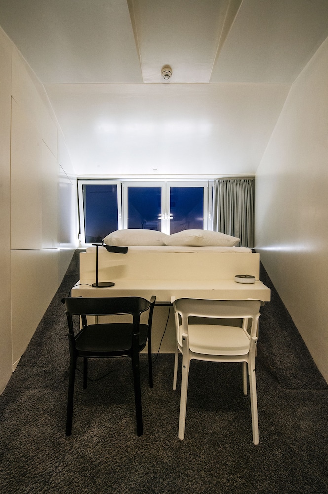 Boutique Hostel Forum 64/71