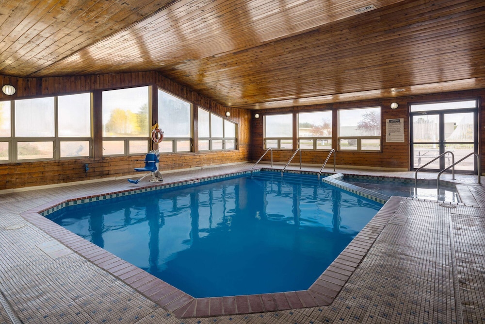 Travelodge by Wyndham Merrill 33/50