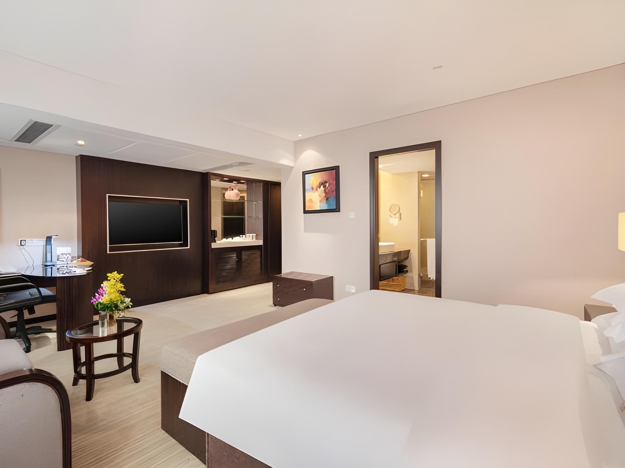 Imperial, King Bed, Queen Bed