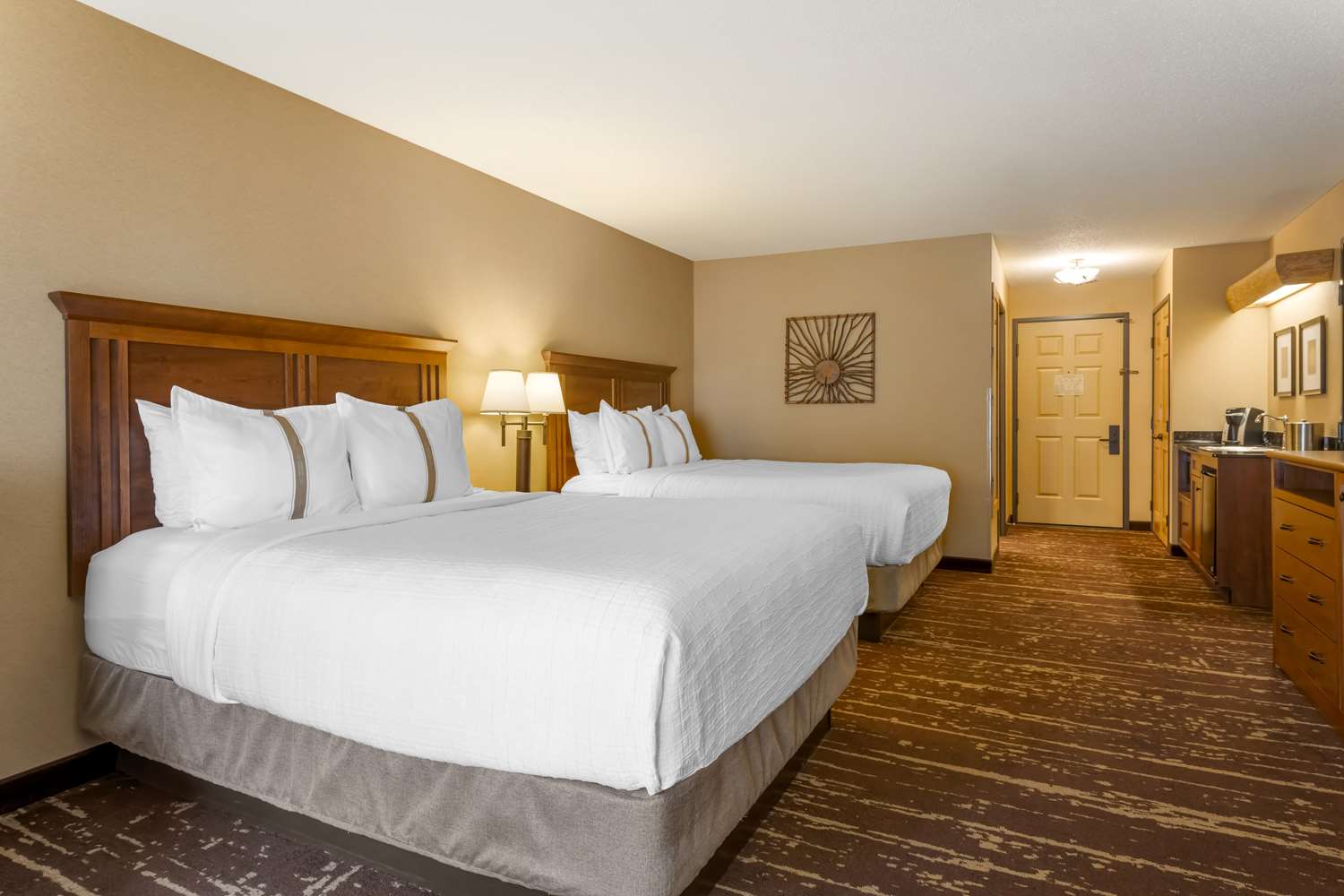 Room, 2 Queen Beds, Lake Front, Patio