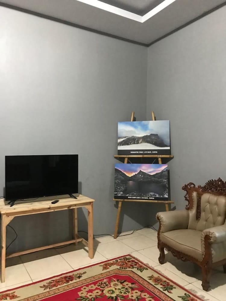 The Carstensz Homestay 2/20