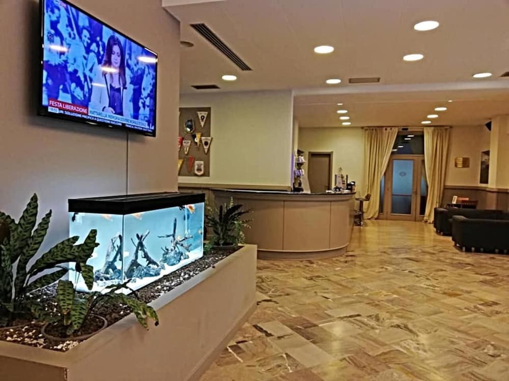 Hotel Touring Falconara Marittima 8/36